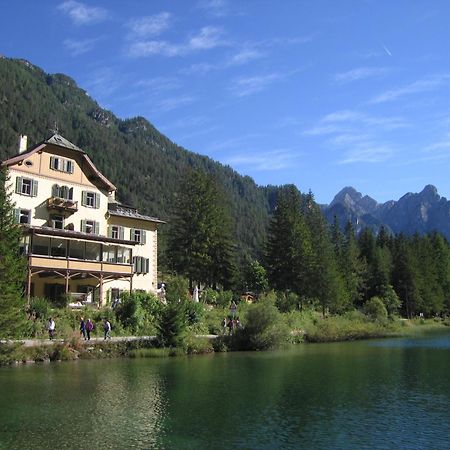 Hotel Baur Am See Dobbiaco Eksteriør billede