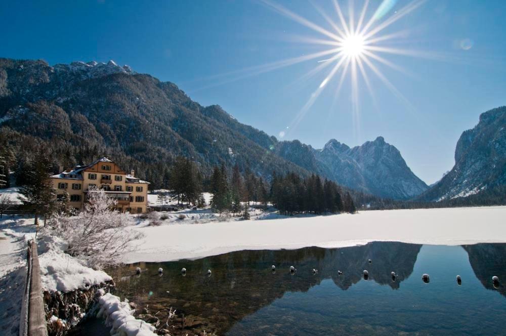 Hotel Baur Am See Dobbiaco Eksteriør billede