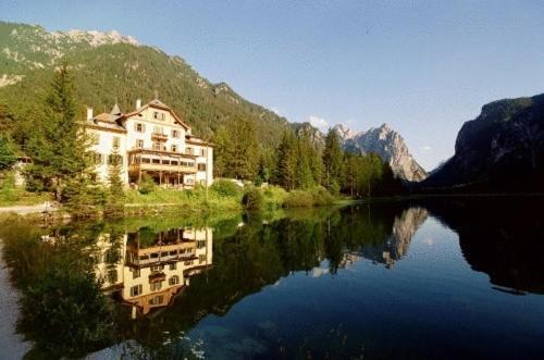 Hotel Baur Am See Dobbiaco Eksteriør billede