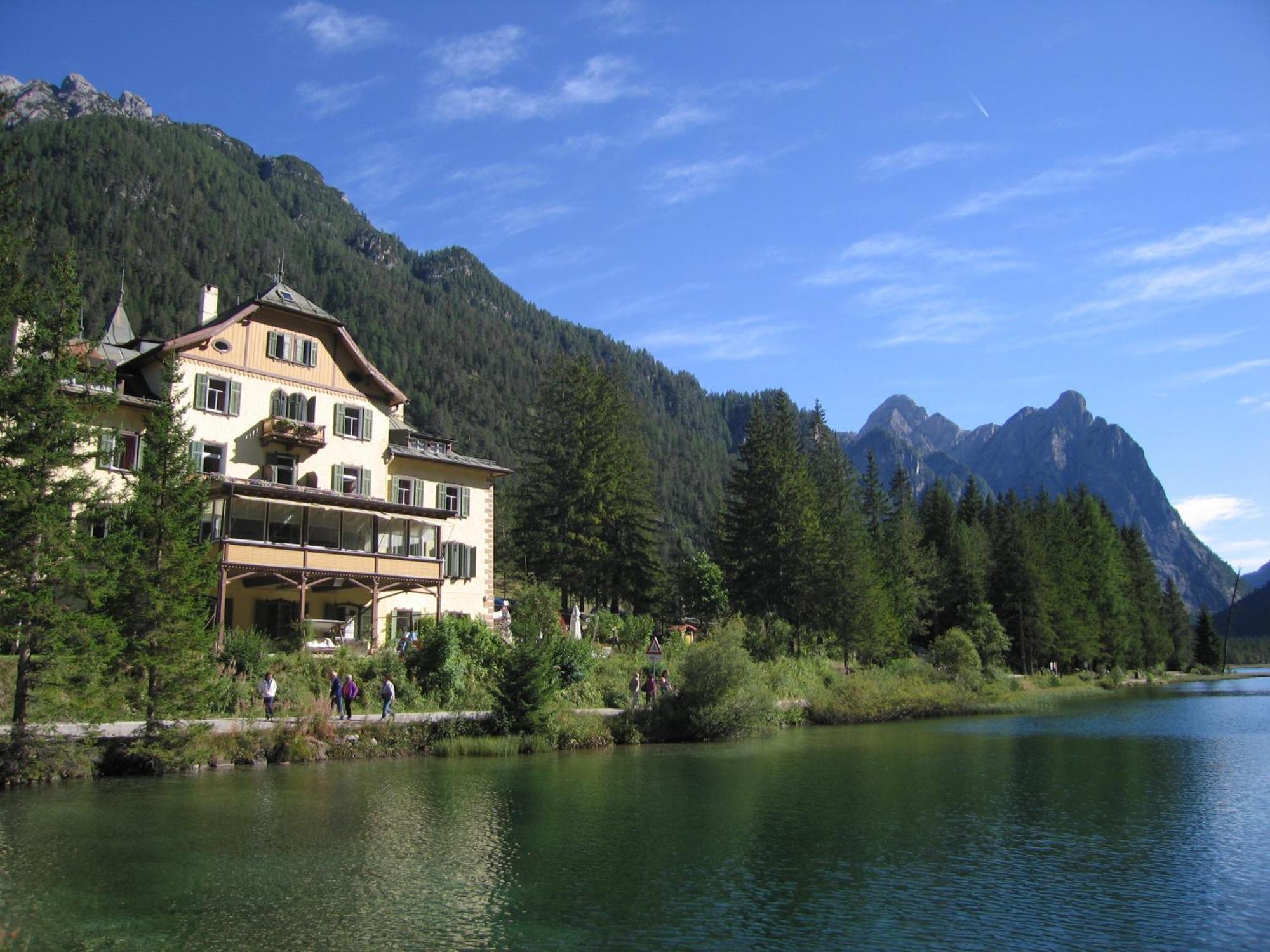 Hotel Baur Am See Dobbiaco Eksteriør billede